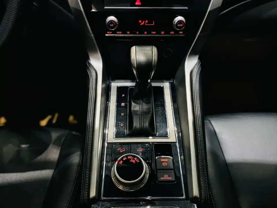 Mitsubishi Pajero Sport (Import)