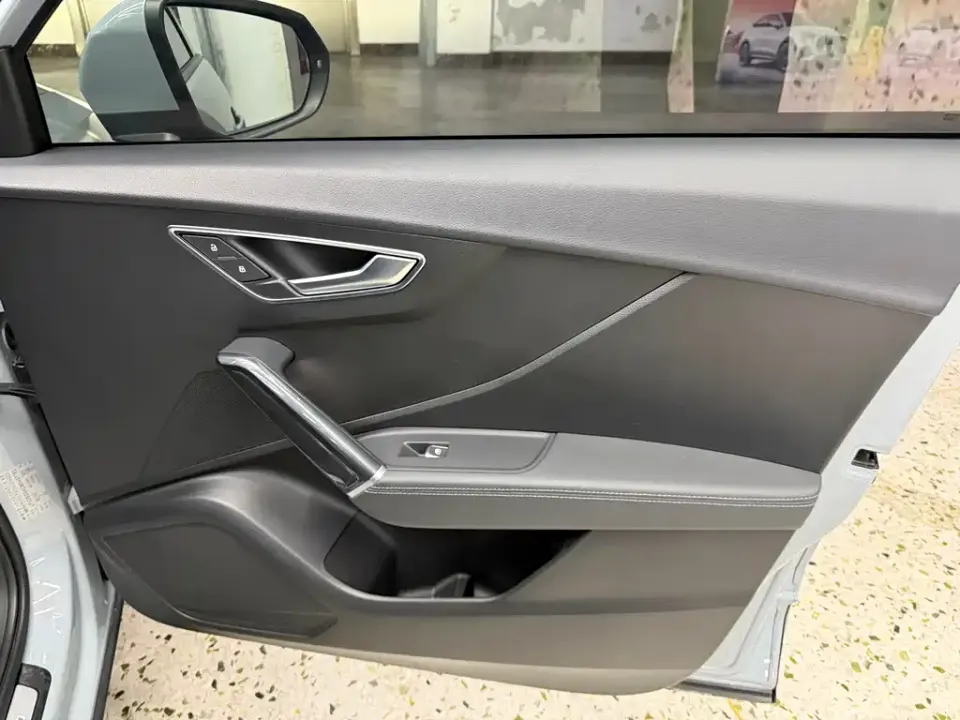 Audi Q2L
