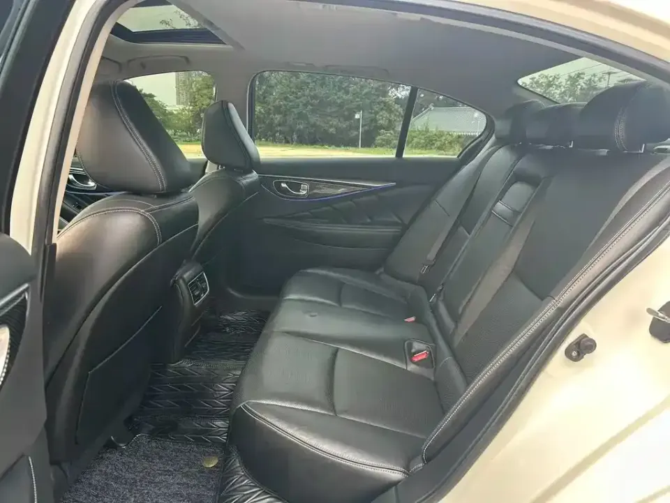 Infiniti Q50L