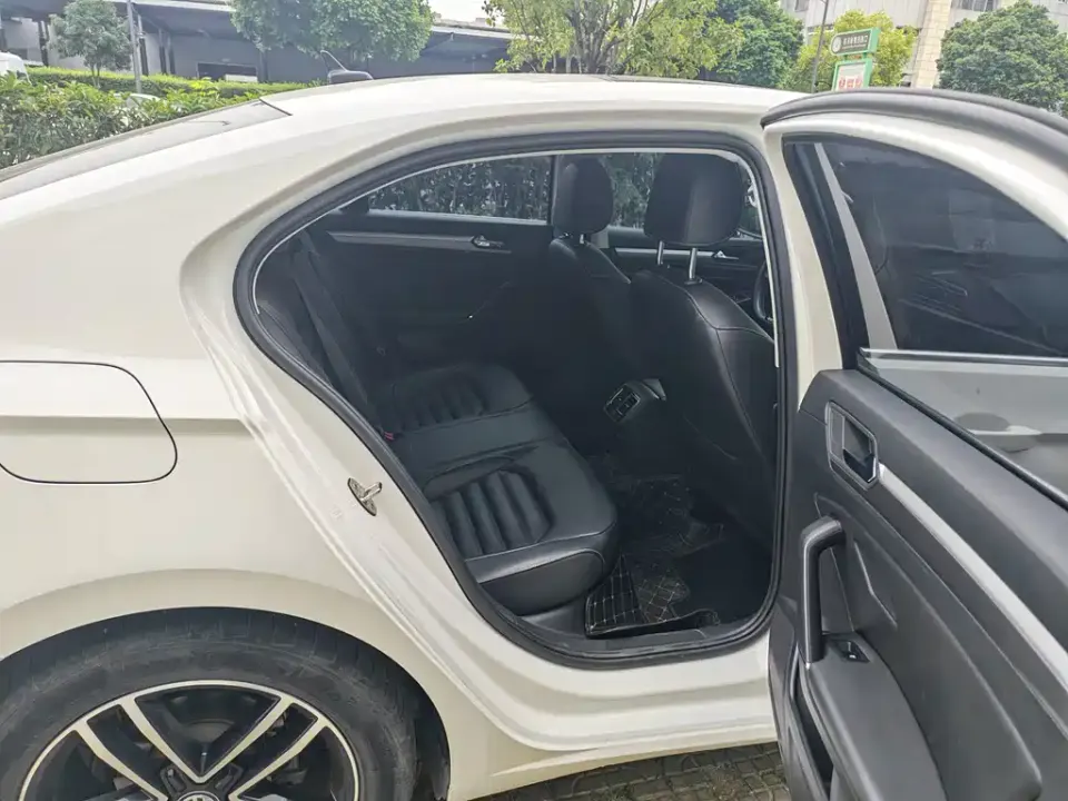 Volkswagen Lamando