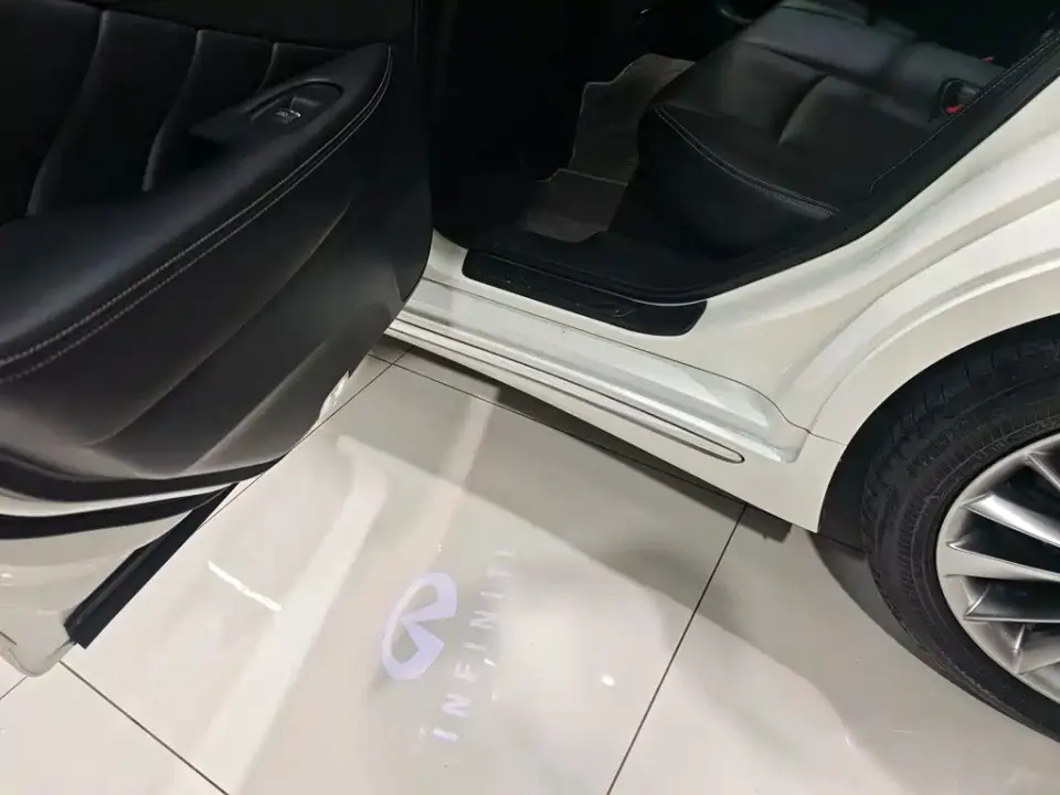 Infiniti Q50L