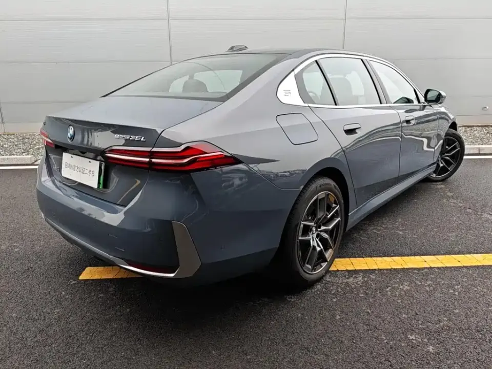 BMW i5