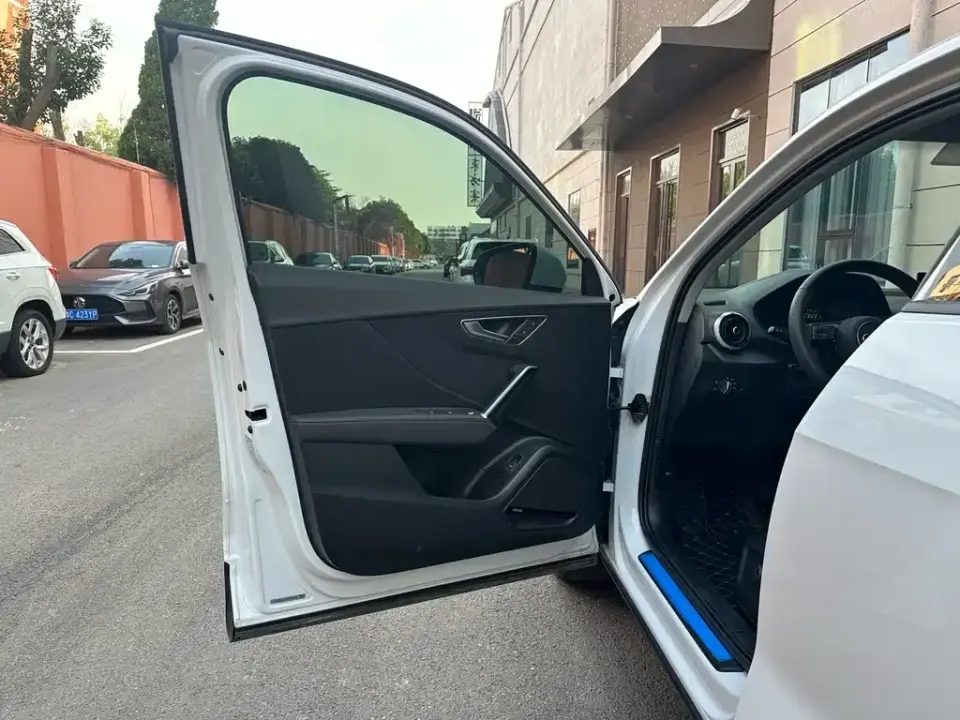 Audi Q2L