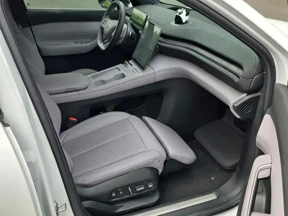 Nio EC6