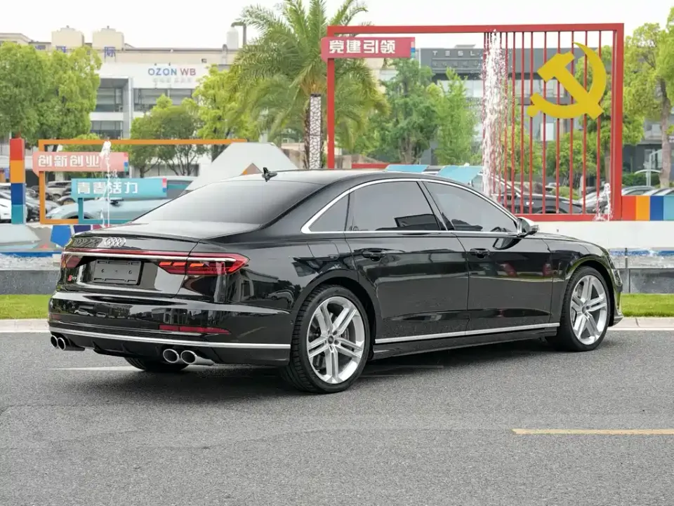 Audi S8