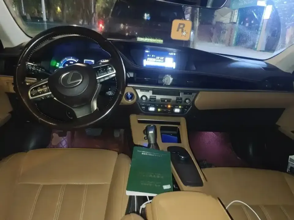 Lexus ES