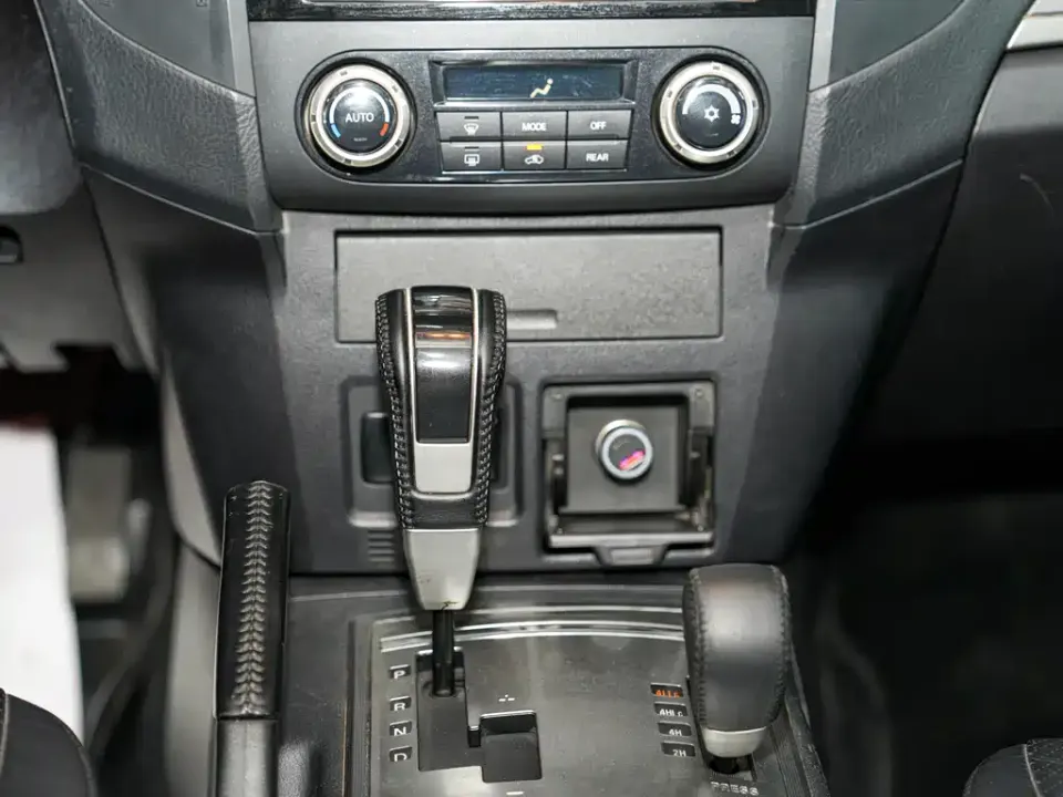 Mitsubishi Pajero (Import)