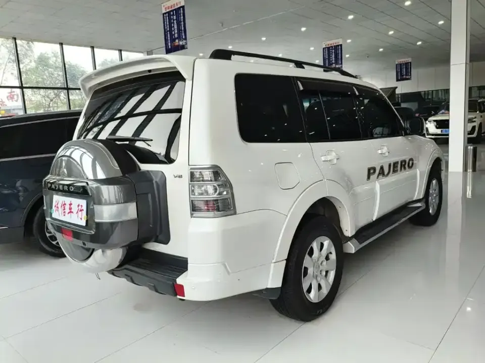 Mitsubishi Pajero (Import)