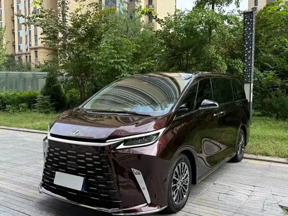 Lexus LM