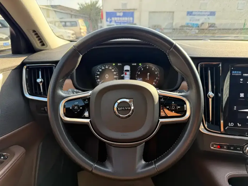 Volvo S90