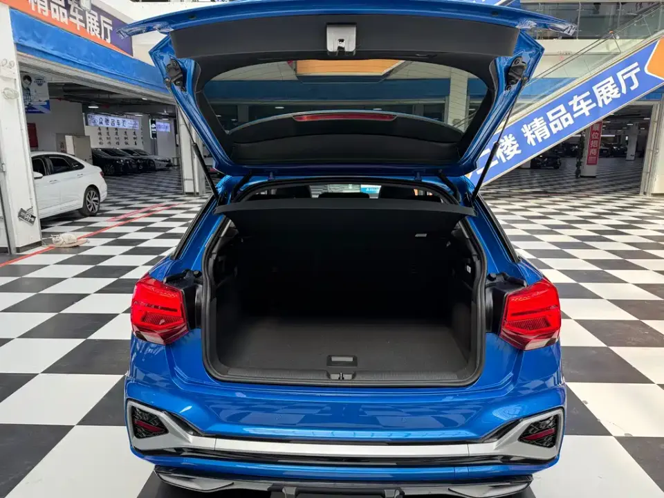 Audi Q2L