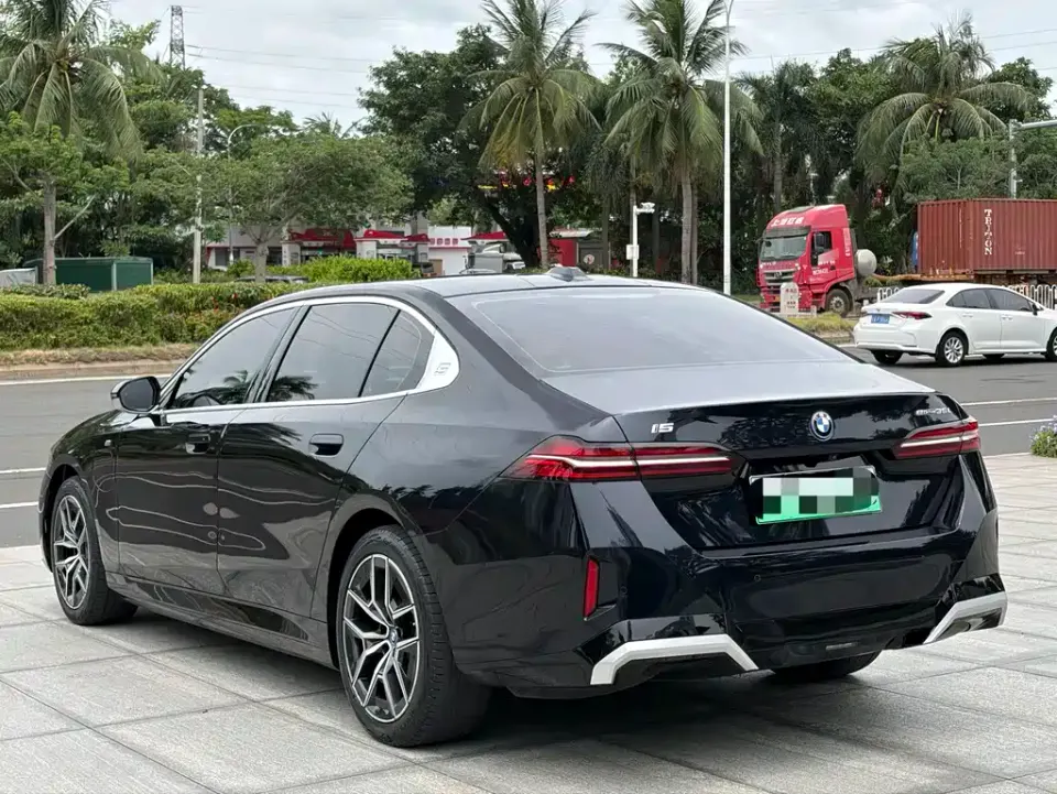 BMW i5