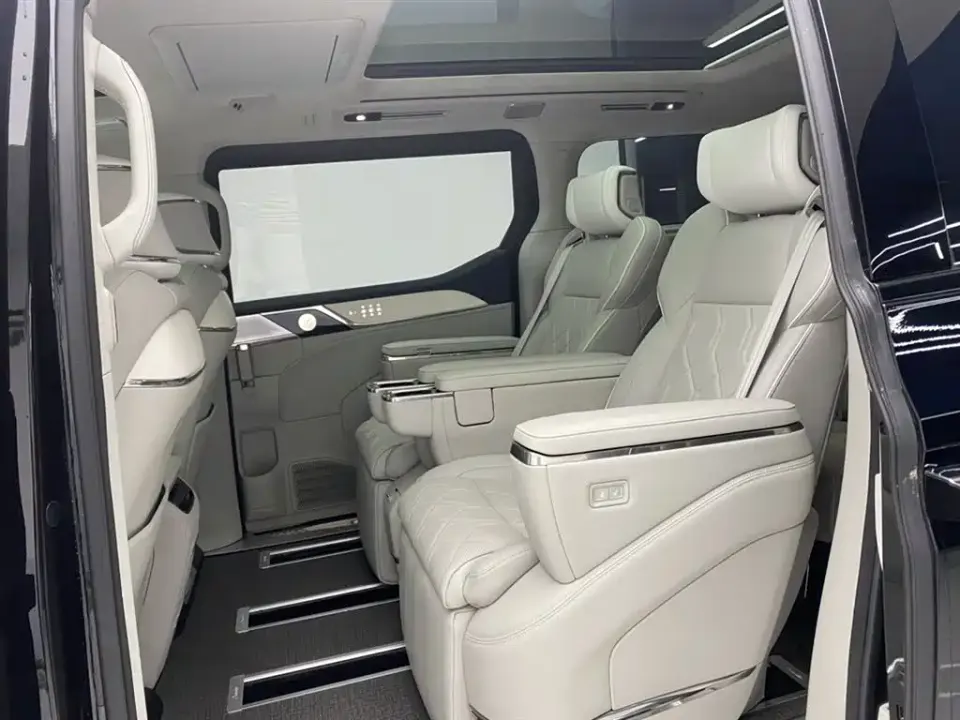 Volvo EM90