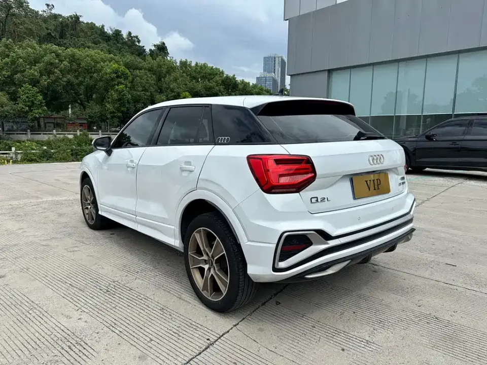 Audi Q2L