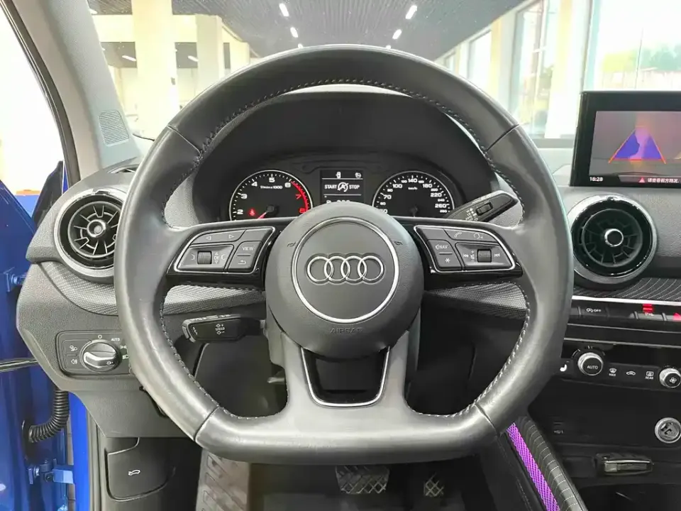 Audi Q2L