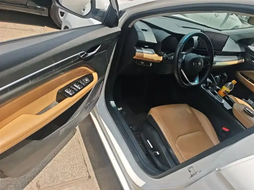 Geely L HiP