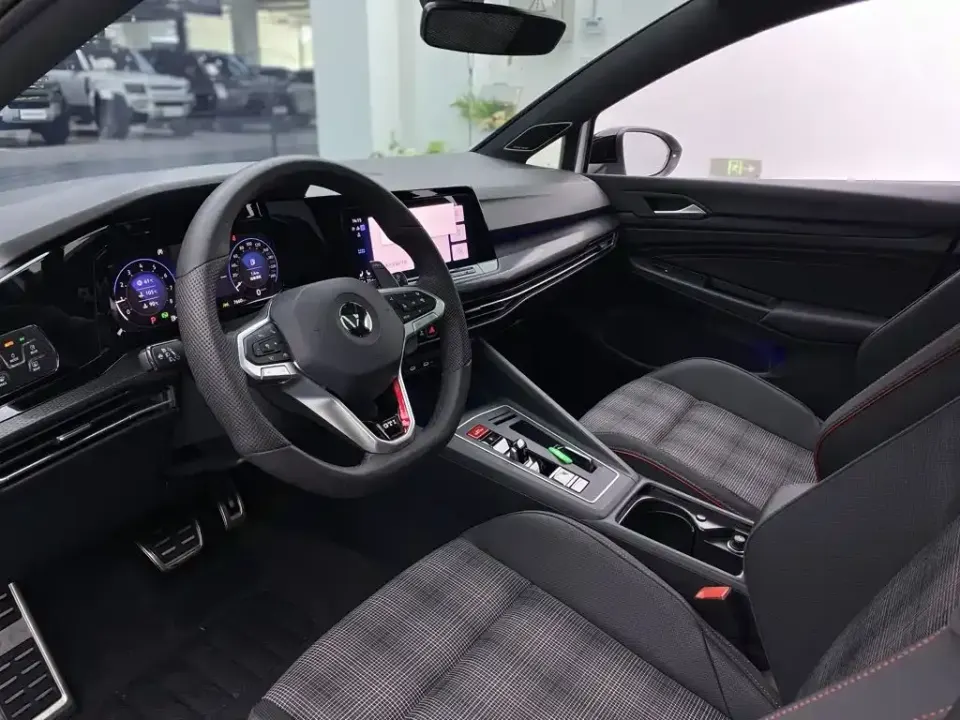Volkswagen Golf GTI