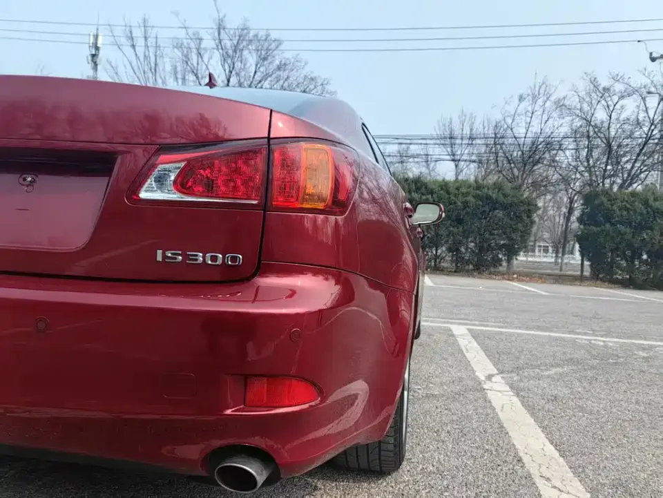 Lexus IS