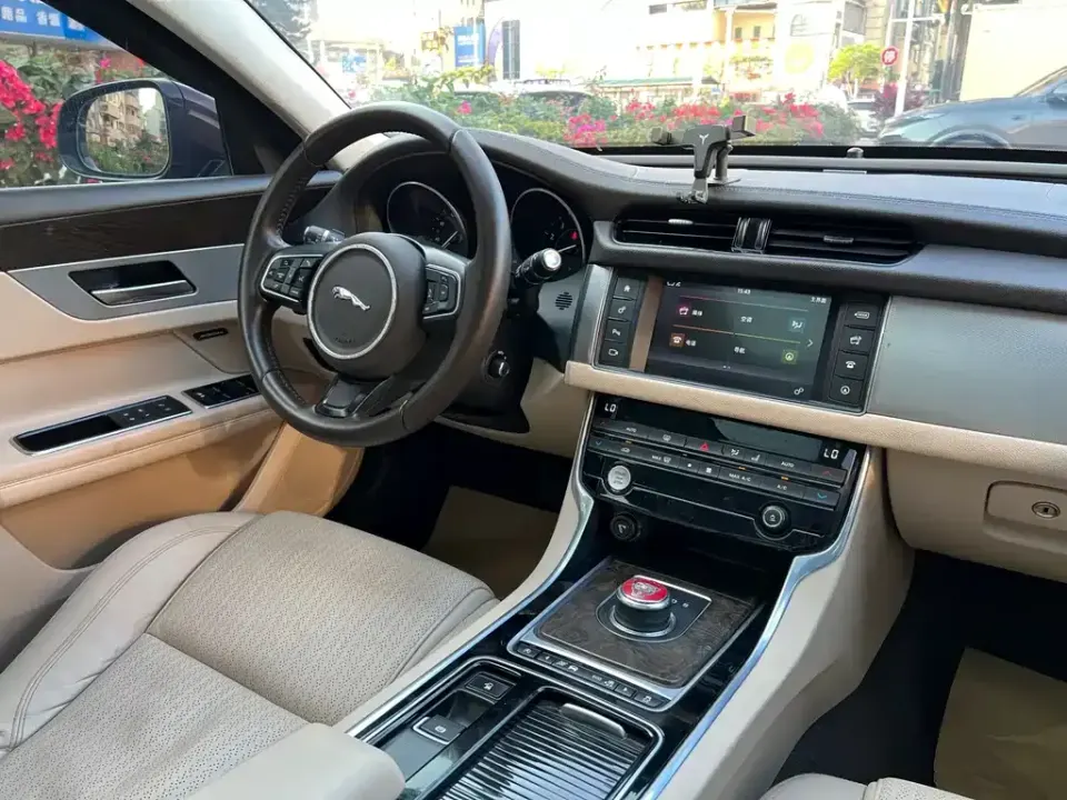 Jaguar XFL