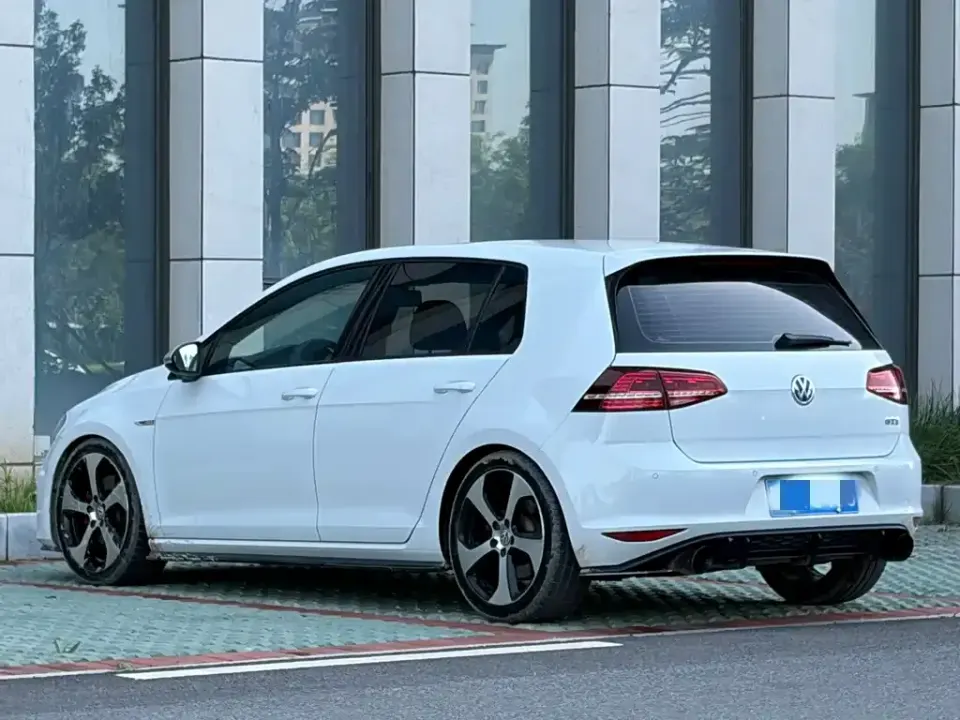 Volkswagen Golf GTI