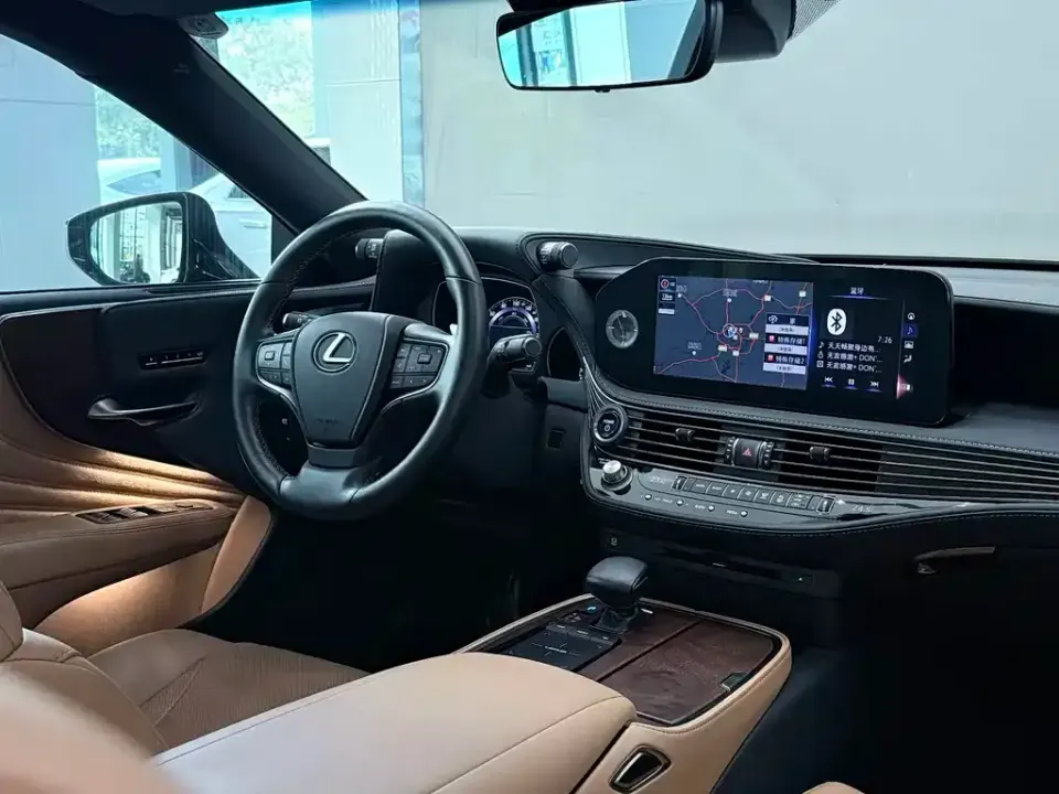 Lexus LS