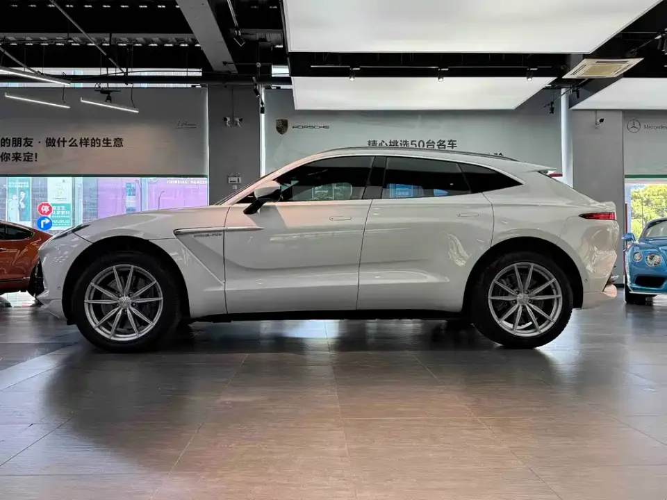 Aston Martin DBX