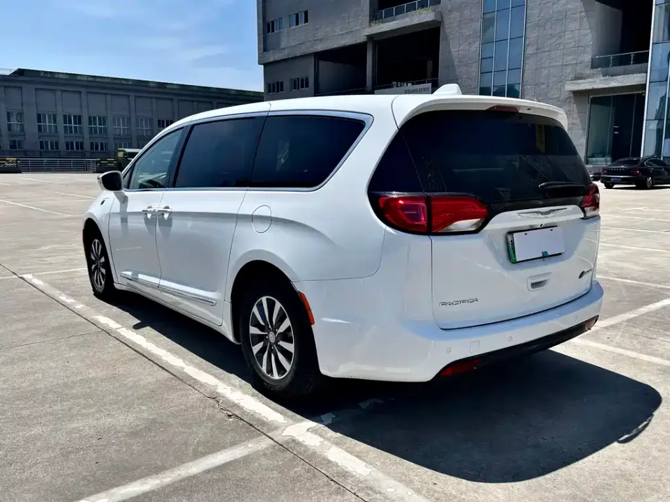 Chrysler Grand Voyager PHEV (Import)
