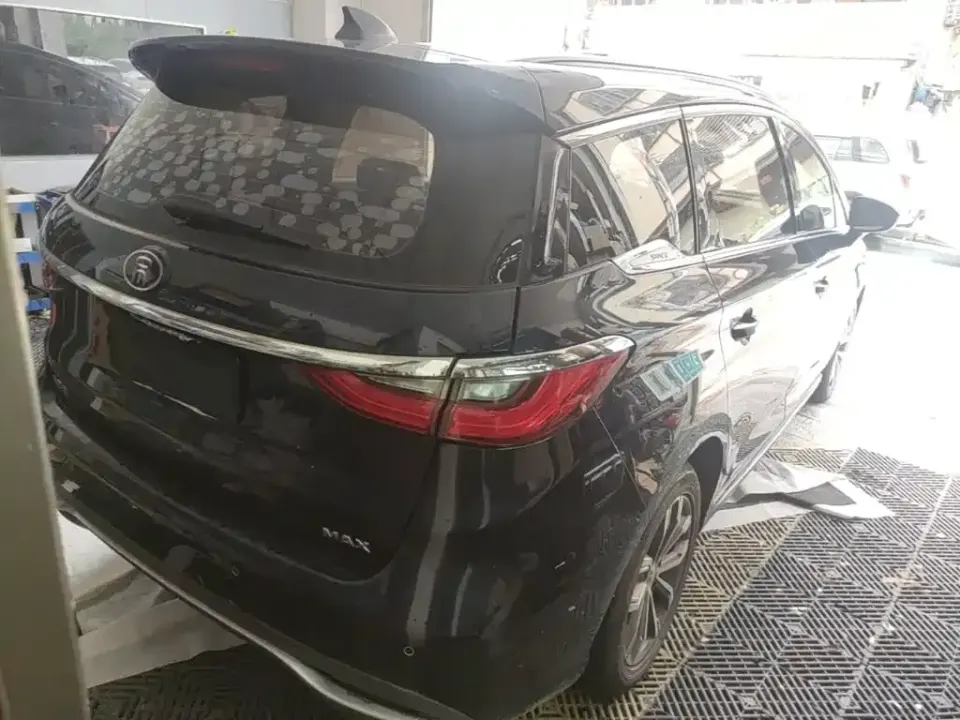 BYD MAX