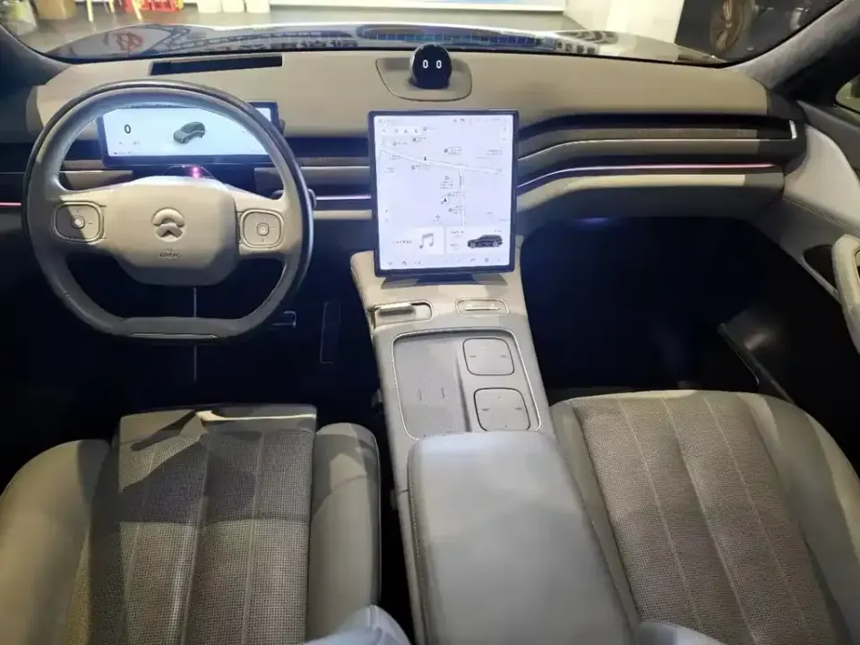 Nio ES8