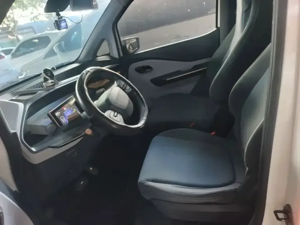 Baojun E200