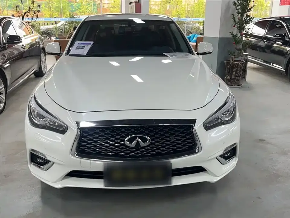 Infiniti Q50L