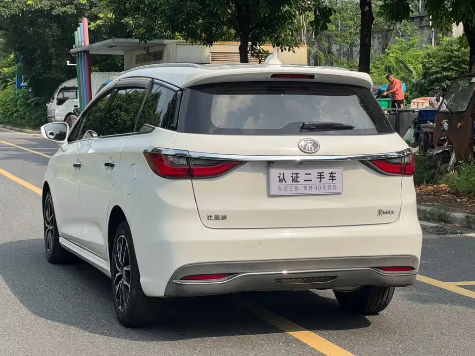 BYD MAX