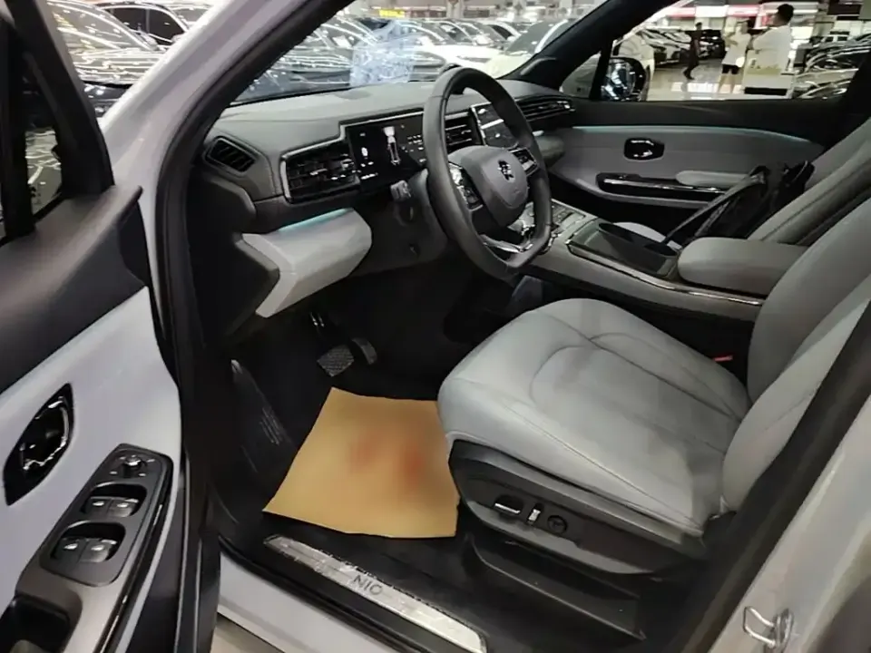 Nio EC6