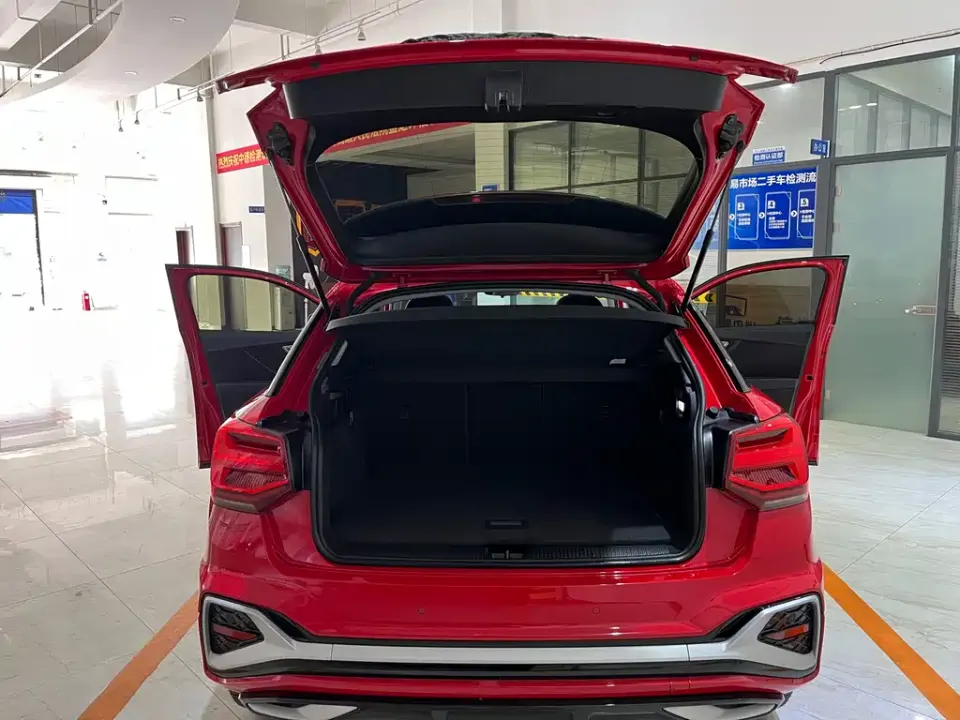 Audi Q2L