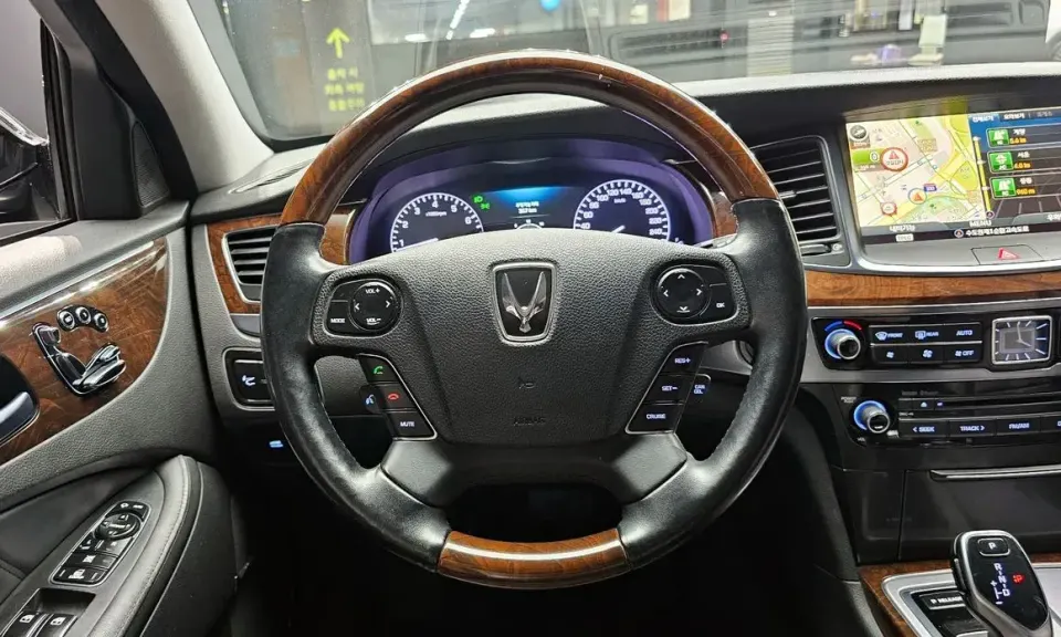 Hyundai Equus