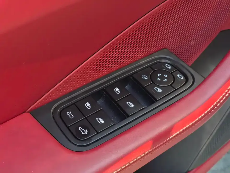 Porsche Macan EV