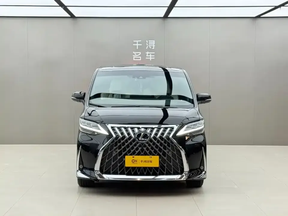 Lexus LM