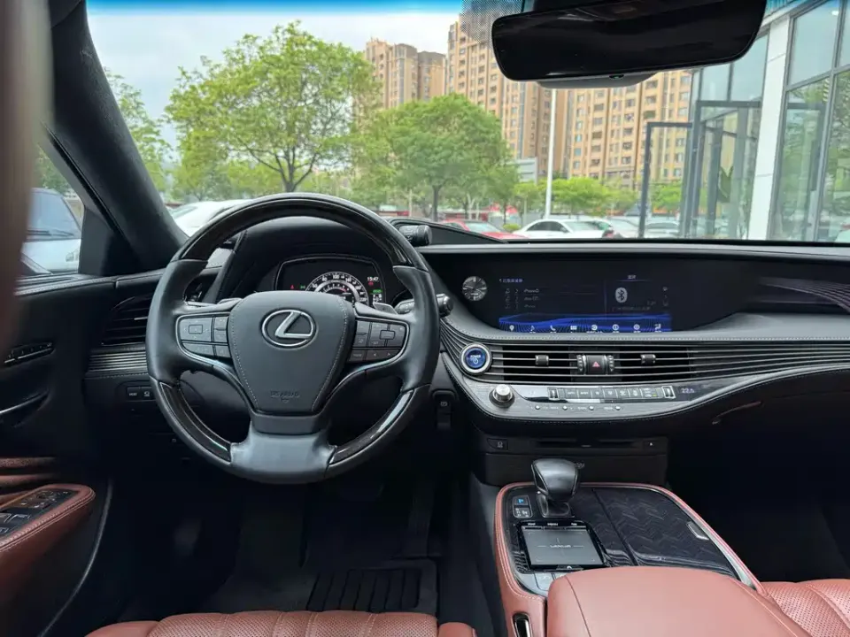Lexus LS