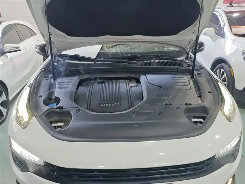 Lynk & Co 02