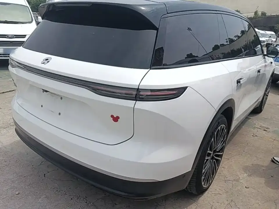 Nio ES8