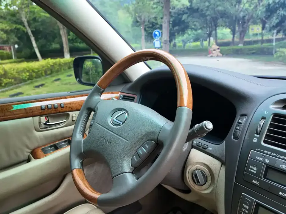 Lexus LS