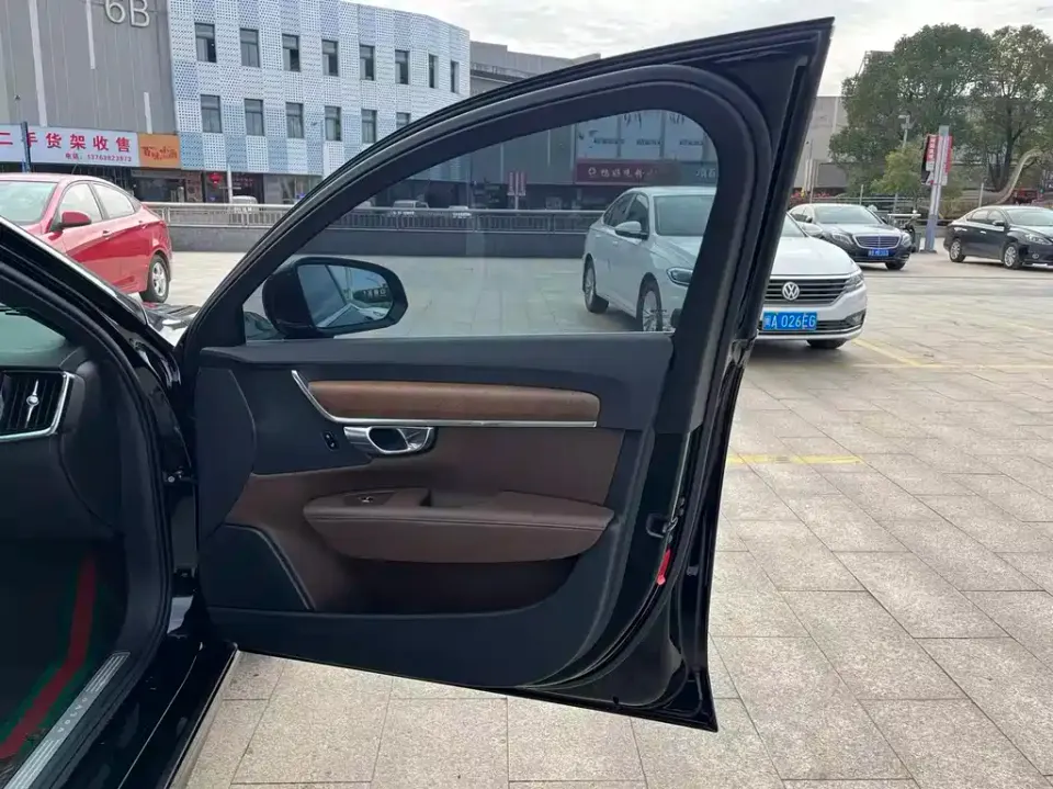 Volvo S90