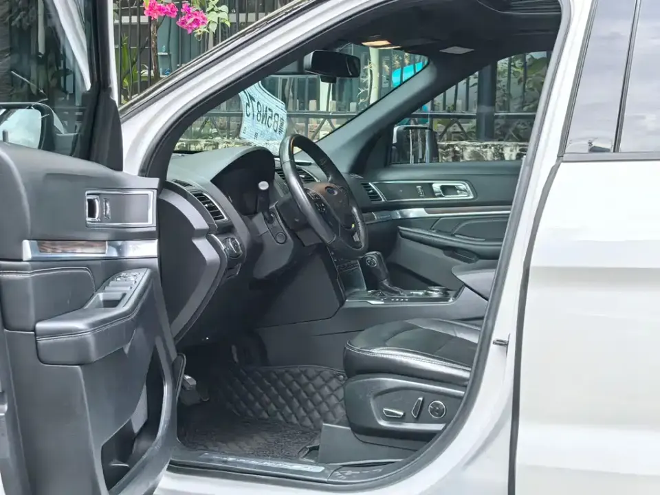 Ford Explorer (Import)