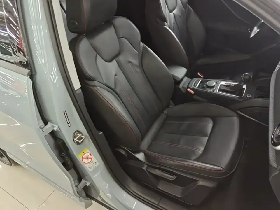 Audi Q2L