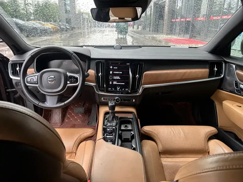 Volvo S90