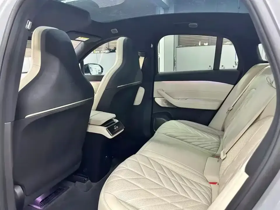 Nio EC6