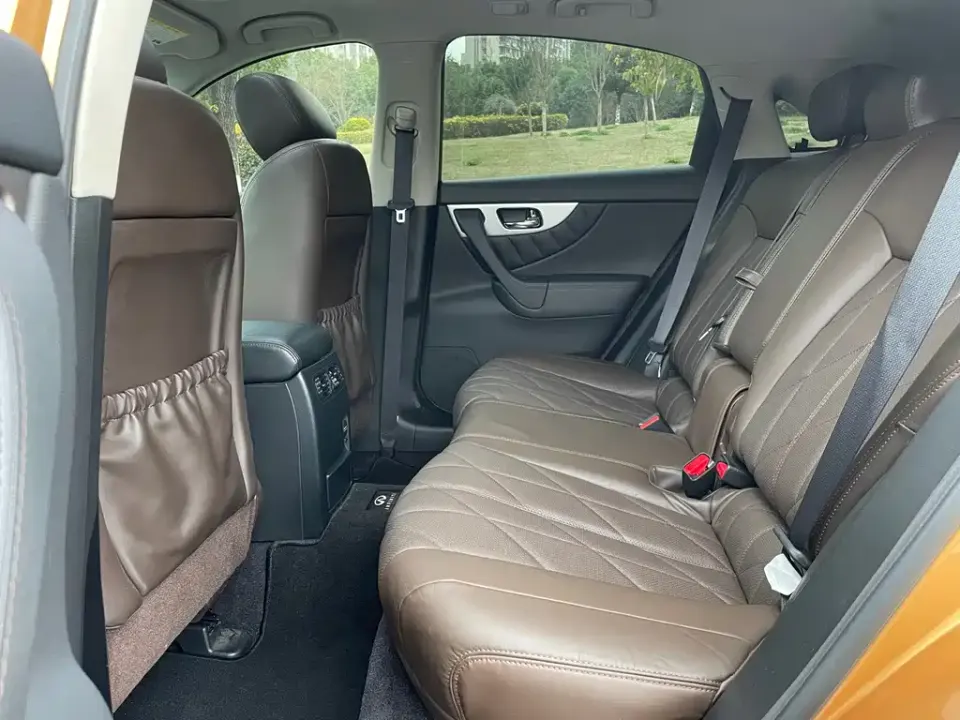 Infiniti QX70