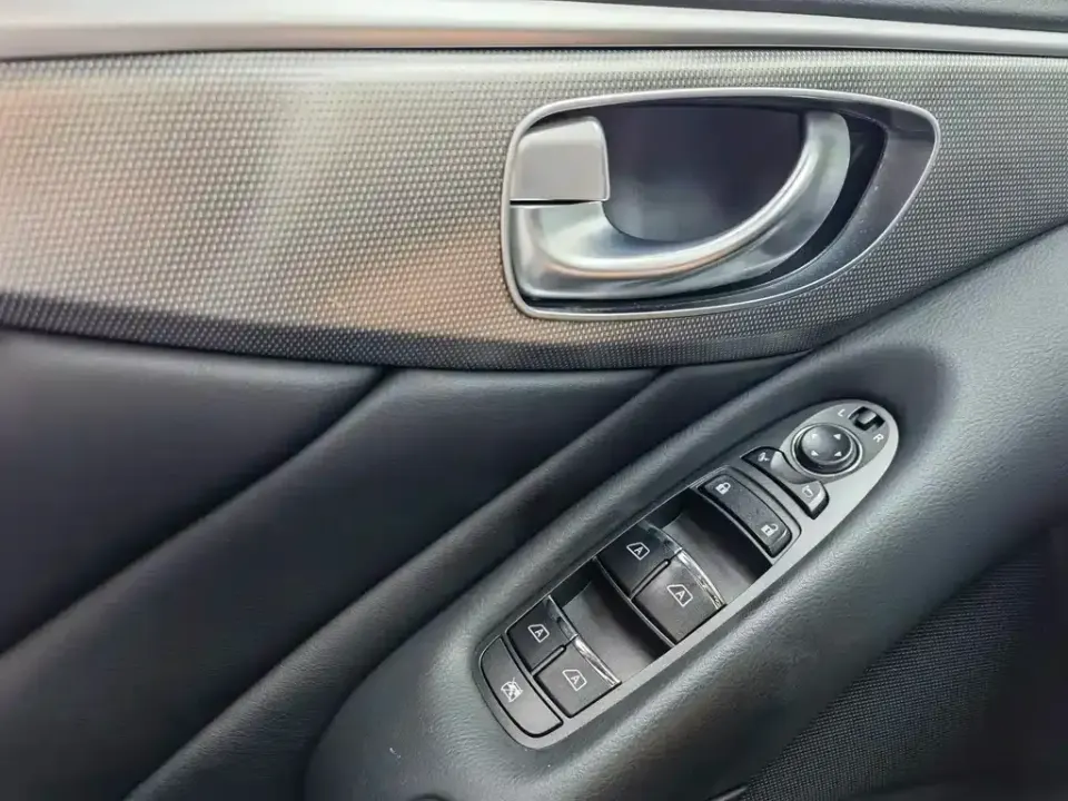 Infiniti Q50L