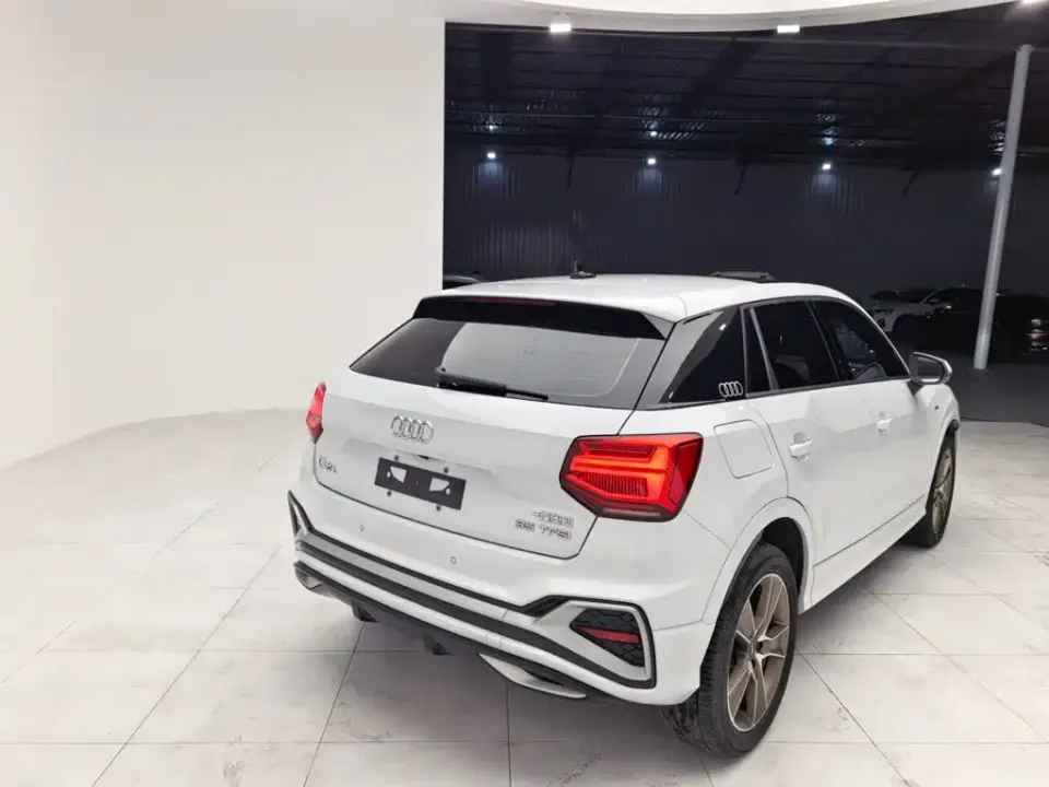 Audi Q2L