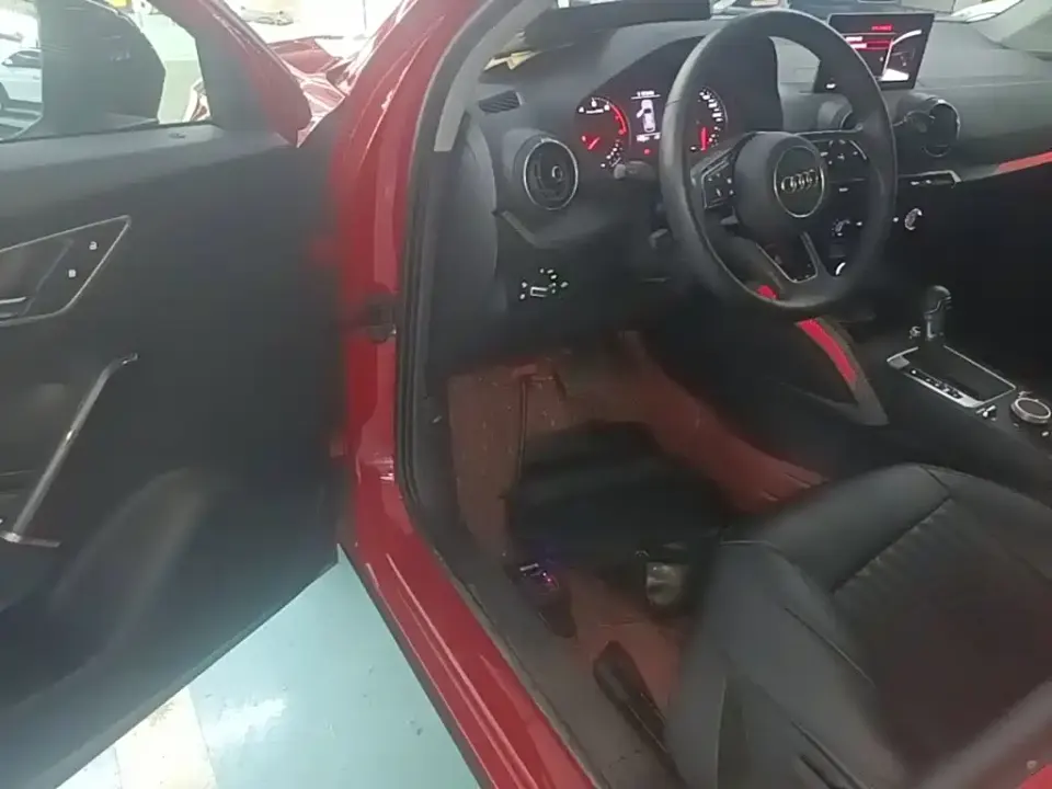 Audi Q2L